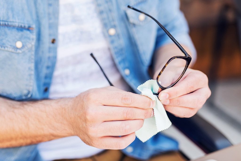 laver lunettes buée